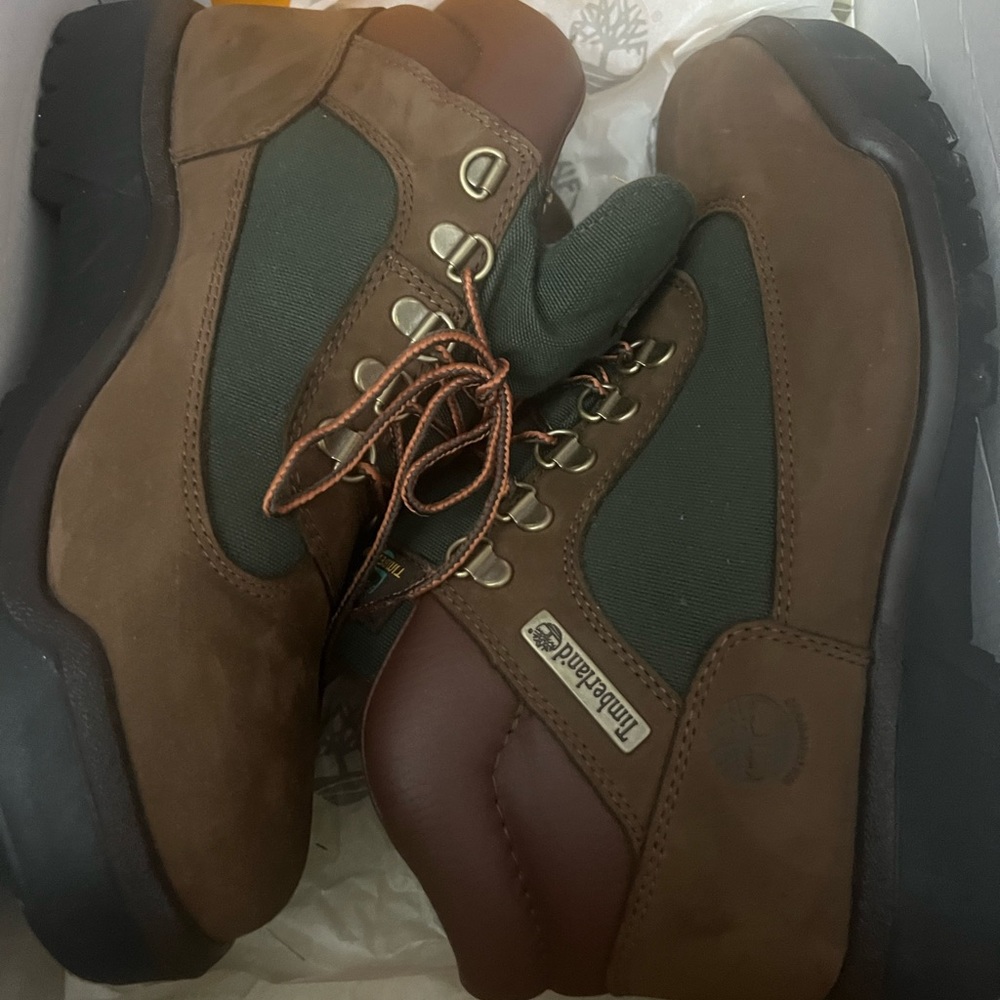 Men’s beef and broccoli timbs.